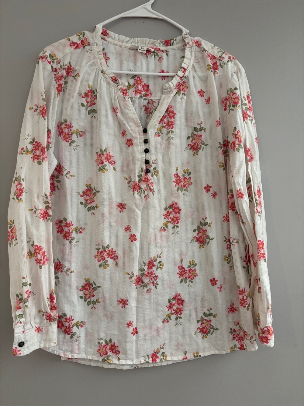 beachlunchlounge White Floral Ruffle-Neck Long-Sleeve Blouse